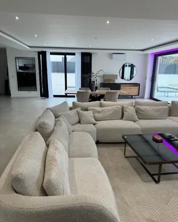 Βίλα Villa *